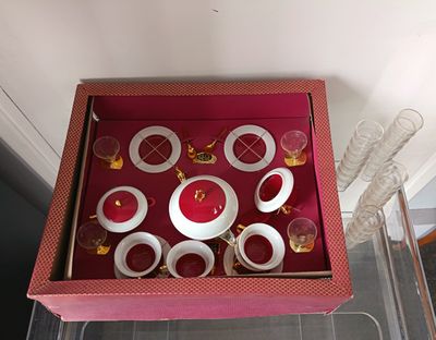 Dinette : service à thé 4 personnes et ensemble de verres