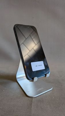 un téléphone portable posé sur un support