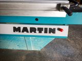 a machine that is sitting on a table in a room