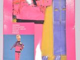 La poupée Barbie est dans un emballage rose