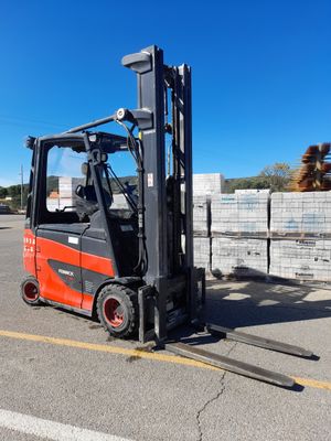 a forklift that is parked in the parking lot