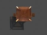 une bague en or 18 carats sertie d'une smokyite taille coussin
