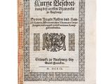 un vieux livre orné d'un motif en noir et blanc