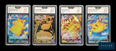 quatre cartes à collectionner Pokémon différentes alignées sur un fond noir