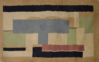 une photo d'un tapis aux couleurs variées