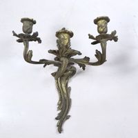 Paire d’appliques en bronze doré, à trois feux chacune. (photo 2)