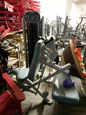 a chair that is sitting in the middle of a room