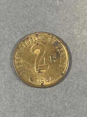 une pièce d'or sur laquelle figure l'image d'un homme