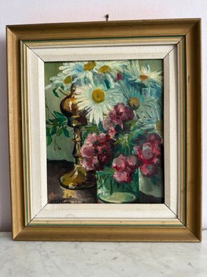 une peinture de fleurs dans un vase sur une table