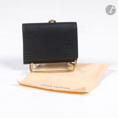 Étui-portefeuille Louis Vuitton en cuir noir avec finitions dorées