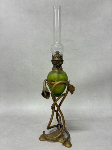 Lampe à pétrole monture laiton art nouveau, réservoir en verre te