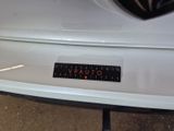 a sticker on the back of a car that says vauto