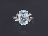Bague ovale en aigue-marine et diamants