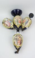 Éléments de suspension en faïence à décor dans des cartouche…