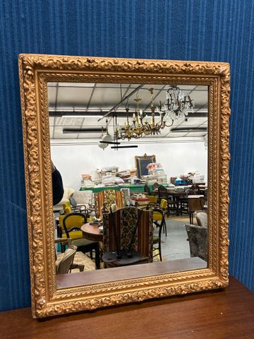 Miroir cadre doré (redoré). 73 x 64