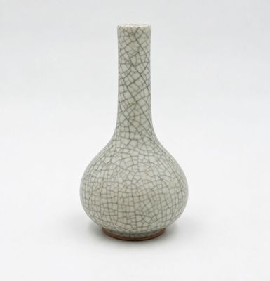 a white vase with a cracky design on it
