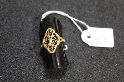 black and gold filigree ring with filigree filigree on it