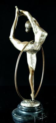 Colinet (1885/1972) : L’acrobate au cerceau.