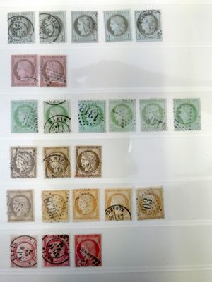 une photo d'une photo d'une collection de timbres