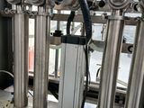 une photo d'une machine sur laquelle on voit beaucoup de tuyaux