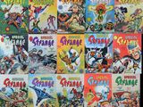 un grand nombre de bandes dessinées sur la table