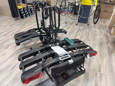many bikes that are sitting on top of each other