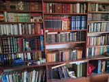 many books on the bookshelf in the room