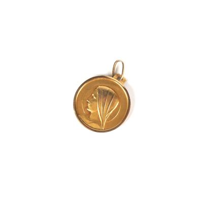 une image représentant une pièce d'or sur laquelle figure une feuille