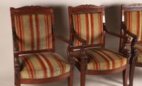 Suite de six fauteuils en acajou et placage d’acajou à dossi… (photo 3)