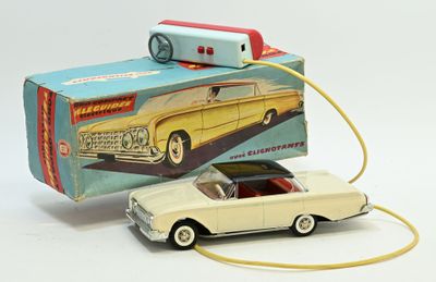 Güntermann, Allemagne vers 1960, Ford Compact, blanc crème, toit noir,