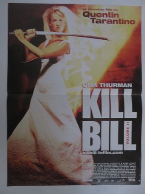 L'affiche du film « Kill Bill » est accrochée au mur.