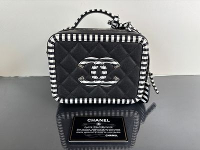 chanel black and white quilted quilted handbag