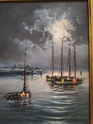 tableau représentant des bateaux sur l'eau, avec la pleine lune en arrière-plan