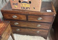 Petite COMMODE en bois et bois de placage ouvrant par cinq t…