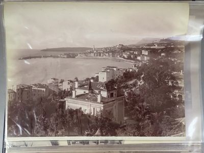 a picture of a black and white photo of a city