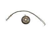 collier plaqué argent, de forme circulaire, muni d'une longue chaîne