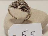 l'image d'une bague ornée d'un diamant