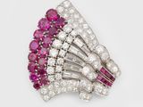 une broche en rubis et diamants