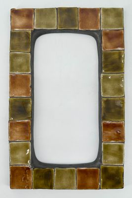 cadre photo carré en céramique composé de carreaux verts, marron et marron