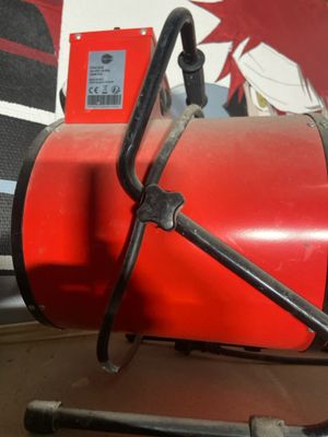 a red fire extinguisor sitting on the ground