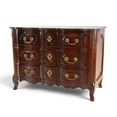 une image d'une commode sur fond blanc