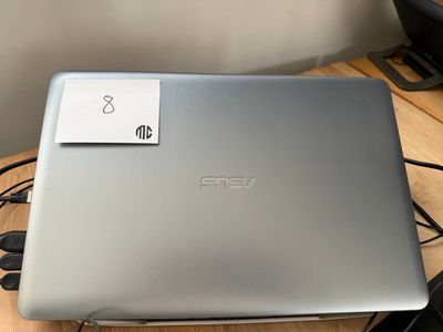 1 ordinateur ASUS Core i3 1 écran Philips
