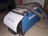 a machine that is sitting on the floor in the garage