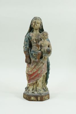 Vierge à l'Enfant en bois sculpté, reste de polychromie.