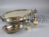 un plateau en argent avec un couvercle en argent et un plateau en argent avec un plateau en argent et un plateau en argent avec un plateau en argent et un plateau en argent avec un plateau en argent