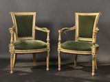 paire de fauteuils de style Louis XVI avec assises rembourrées de velours vert