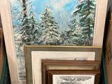 une photo d'un tableau dans une boîte posée par terre