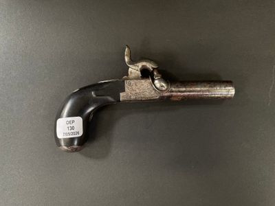 Pistolet, à coffre, à percussion, à balle forcée. Coffre gra…