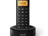un gros plan d'un téléphone posé sur un socle, avec une horloge
