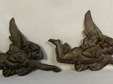 paire de ciseaux anciens en métal moulé, ornés d'ailes d'ange